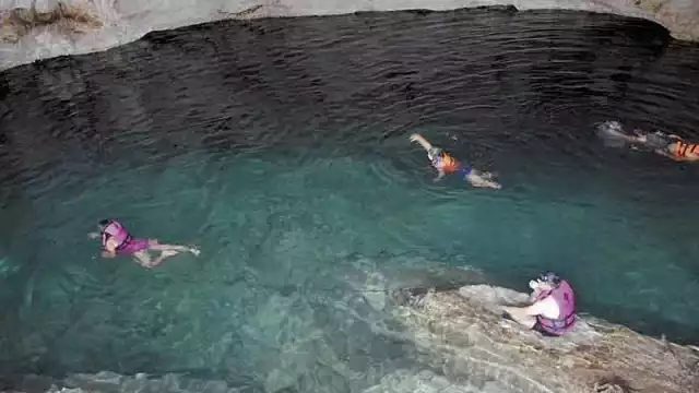 Se recomienda usar chalecos salvavidas para ingresar a un cenote en Yucatán