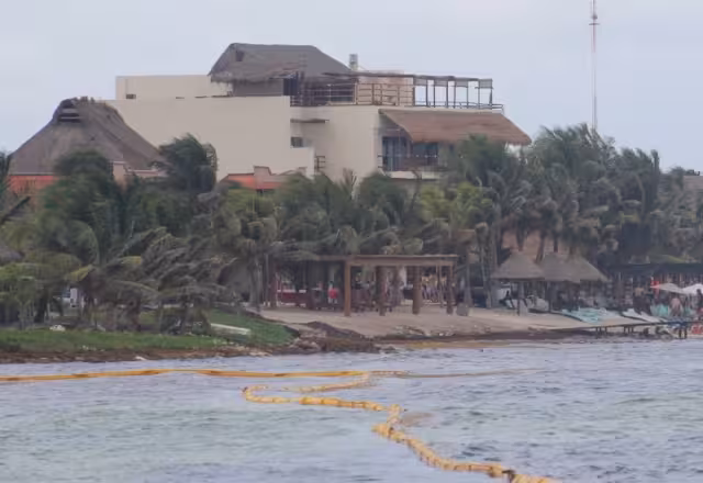 El sector hotelero del sur de Quintana Roo indicó que hay empresas,  que no resistirían otro confinamiento por los casos de COVID-19