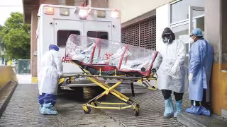 Trasladan a pacientes del Hospital Juárez a la T-1 por falta de espacio