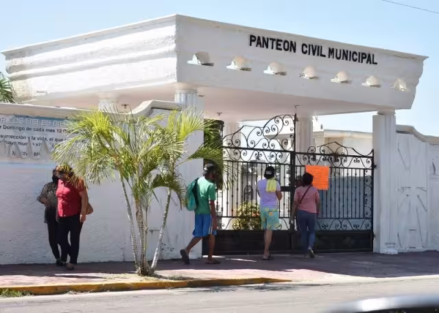 A pesar del Semáforo Verde en Chetumal, las autoridades sanitarias pidieron mantener las medidas anticovid durante el Día de Muertos