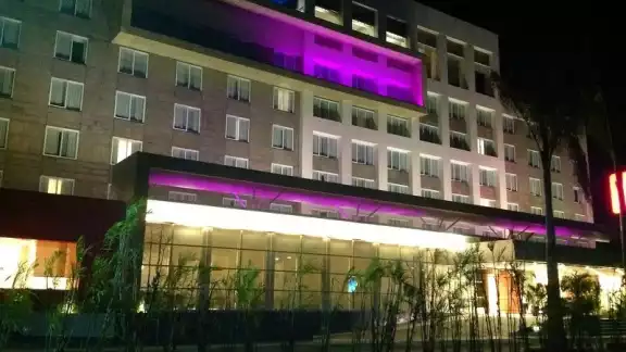 El hombre fue señalado por robarle el teléfono celular a un huésped del hotel Fiesta Inn El hombre fue señalado por robarle el teléfono celular a un huésped del hotel Fiesta Inn