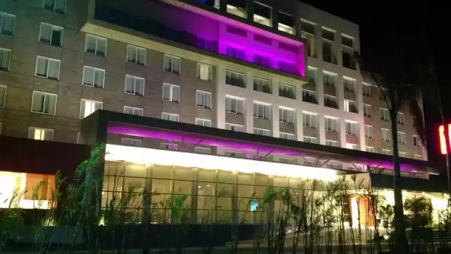 El hombre fue señalado por robarle el teléfono celular a un huésped del hotel Fiesta Inn