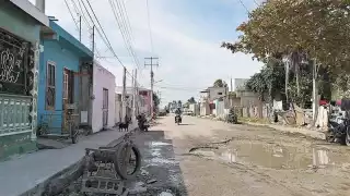 Vecinos denuncian falta de alcantarillado en calles de Progreso