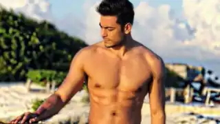 Carlos Rivera llega por sorpresa a una boda y sorprende a los novios al cantarles en vivo