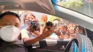 Niños apoyan en venta de artesanías a padres de Valladolid