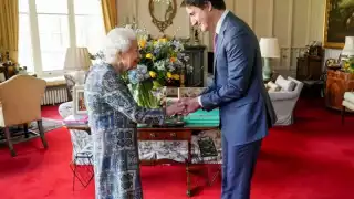 La reina Isabel sostuvo una reunión de trabajo con el primer ministro de Canadá