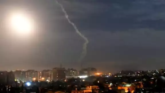 Turquía inició un ataque contra objetivos en el norte de Siria que hasta el momento han dejado 12 soldados muertos