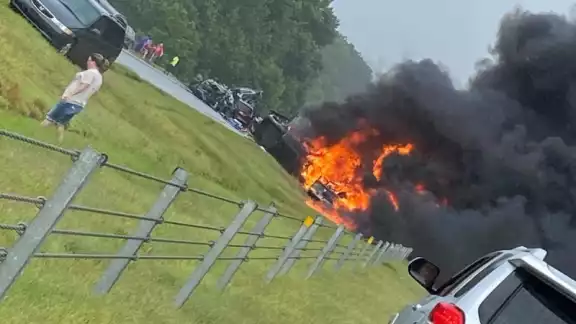 Un accidente múltiple ocasionó la muerte de nueve niños y un adulto mayor en una autopista de Alabama Un accidente múltiple ocasionó la muerte de nueve niños y un adulto mayor en una autopista de Alabama