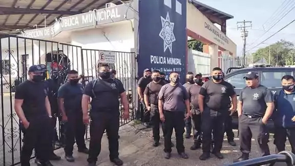 Alcalde despide injustificadamente a siete policías de Chichimilá Alcalde despide injustificadamente a siete policías de Chichimilá
