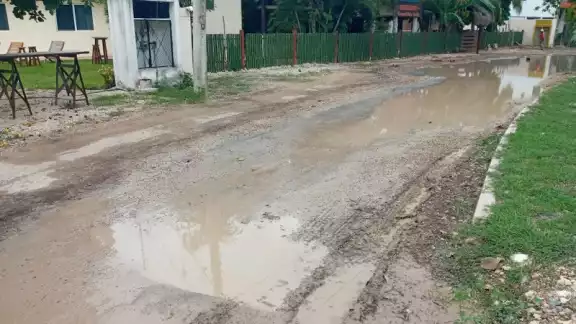La avenida concentra la mayor cantidad de negocios que generan empleos, y está abandonada La avenida concentra la mayor cantidad de negocios que generan empleos, y está abandonada