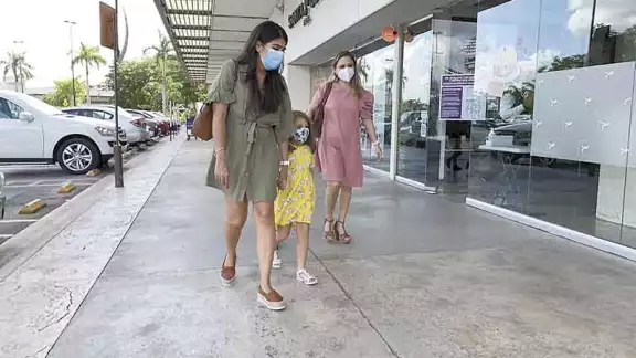 En la reforma se elimina el otorgamiento condicionado al esposo
o concubinario de recibir asistencia médica. En la reforma se elimina el otorgamiento condicionado al esposo
o concubinario de recibir asistencia médica.