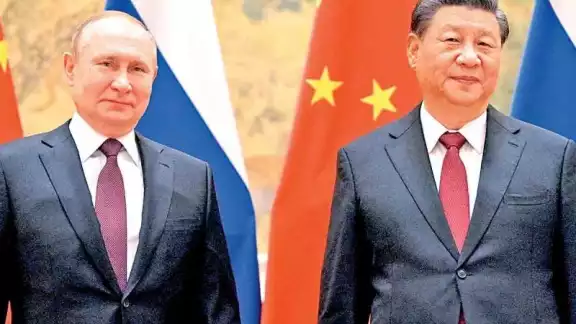 PEKÍN.— China y Rusia proclamaron ayer una asociación estratégica para contrarrestar lo que consideran la “maligna influencia mundial de Estados Unidos”. PEKÍN.— China y Rusia proclamaron ayer una asociación estratégica para contrarrestar lo que consideran la “maligna influencia mundial de Estados Unidos”.