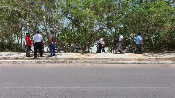 Se trata de un par de boxers, aparentemente de caballero, unos tenis y una toalla deportiva, esta última propiedad de la joven Se trata de un par de boxers, aparentemente de caballero, unos tenis y una toalla deportiva, esta última propiedad de la joven