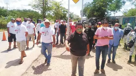 Debido a la falta de trabajo, hay unos 800 volquetes parados que pueden participar en esa obra. Foto: Por Esto! Debido a la falta de trabajo, hay unos 800 volquetes parados que pueden participar en esa obra. Foto: Por Esto!