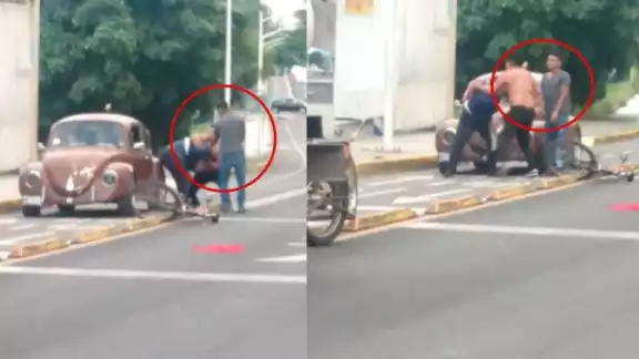 El video donde golpean al joven repartidos fue difundido por usuarios de redes sociales para encontrar a los dos sujetos El video donde golpean al joven repartidos fue difundido por usuarios de redes sociales para encontrar a los dos sujetos