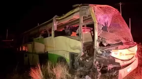 El percance del autobús s se registró sobre la carretera 45, a la altura de la localidad de Paso de Mata, en San Juan del Río El percance del autobús s se registró sobre la carretera 45, a la altura de la localidad de Paso de Mata, en San Juan del Río