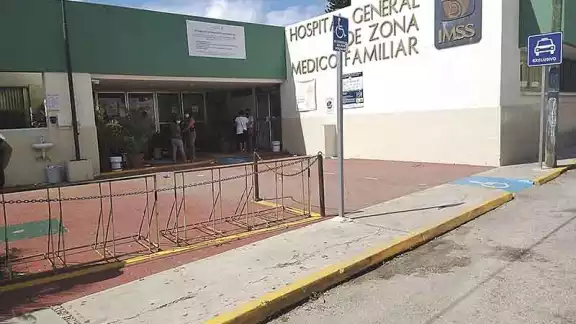 El derechohabiente le mencionó que demandaría esta falta de empatía. Foto: Efraín Valencia El derechohabiente le mencionó que demandaría esta falta de empatía. Foto: Efraín Valencia