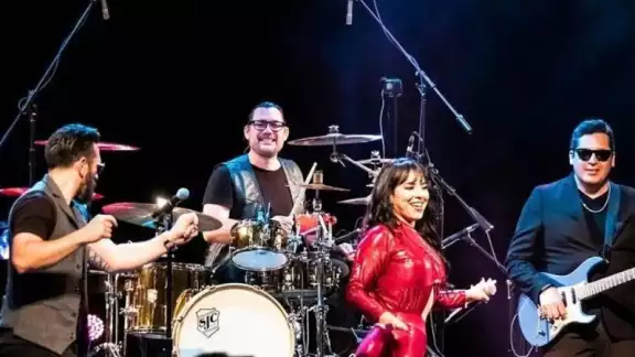 Mueren miembros de grupo tributo a Selena en trágico accidente en Arizona