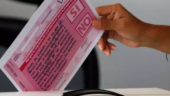 La votación tendrá un horario de 8:00 a 18:00 horas y serán instaladas 57,000 mesas de recepción de opinión La votación tendrá un horario de 8:00 a 18:00 horas y serán instaladas 57,000 mesas de recepción de opinión