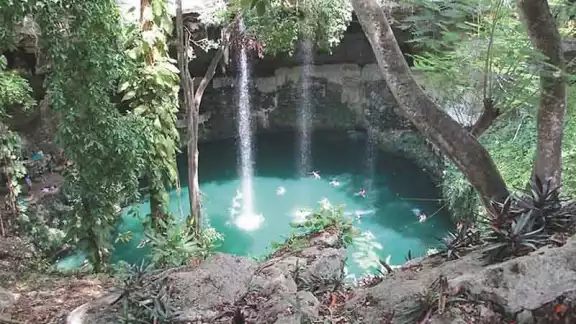 Los cenotes son pozos de gran profundidad que se alimentan por la filtración del agua de las lluvias. Foto: Por Esto! Los cenotes son pozos de gran profundidad que se alimentan por la filtración del agua de las lluvias. Foto: Por Esto!