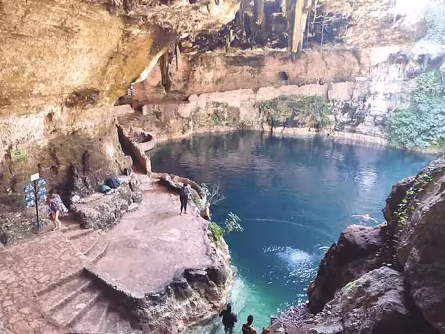 Se observan cada día mayor número de turistas recreándose en el cenote Zací