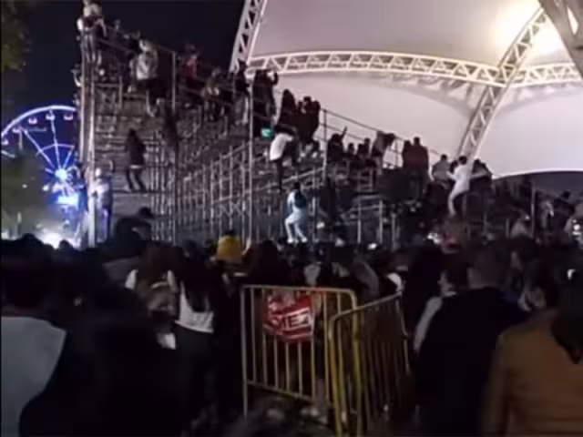 Abarrotan concierto de Santa Fe Klan en Velaria de la Feria de León