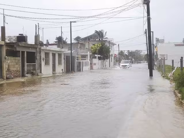 Su movimiento es lento y se espera que avance durante la noche sobre las costas de Yucatán. Foto: Julio Jiménez Mendoza