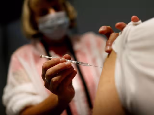 El Comité de Medicamentos Humanos de la agencia se reunió hoy para analizar los datos enviados por las farmacéuticas Pfizer/BioNTech