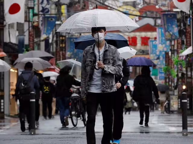 El primer ministro de Japón anunció que el gobierno ampliará las restricciones por COVID-19 en Tokio y 12 prefecturas por tres semanas