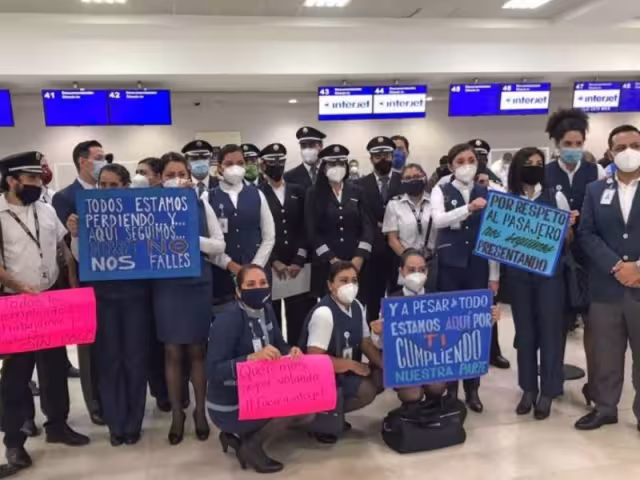 Trabajadores de Interjet exigen que se les paguen sus sueldos