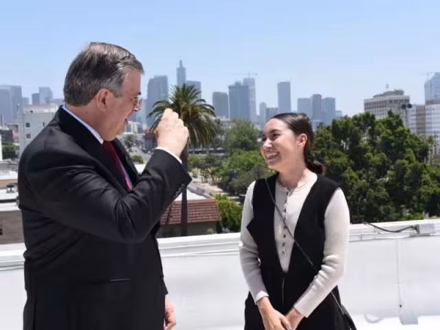 El canciller conoció detalles del viaje de la joven mexicana-estadounidense a bordo del New Shepard