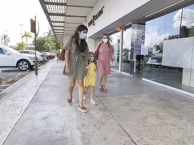 En la reforma se elimina el otorgamiento condicionado al esposo
o concubinario de recibir asistencia médica.