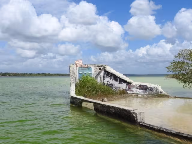 Los esfuerzos por recuperar los colores de la laguna no han sido suficientes