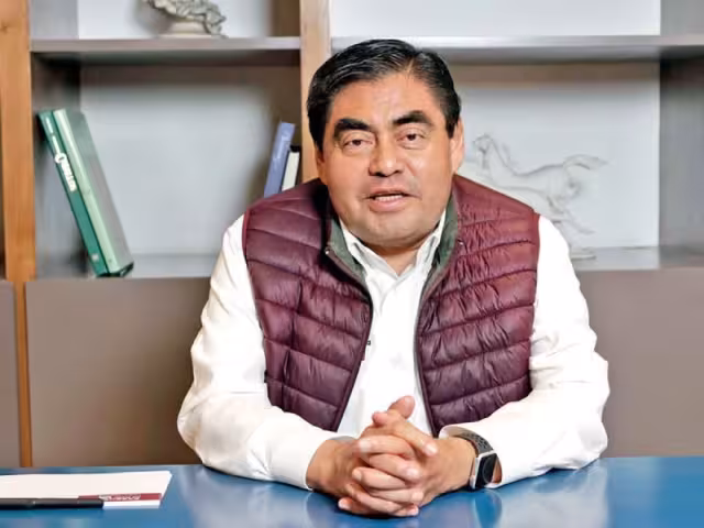 Miguel Barbosa, gobernador de Puebla, aseguró que a La Franja le robaron el partido en el Estadio Azteca