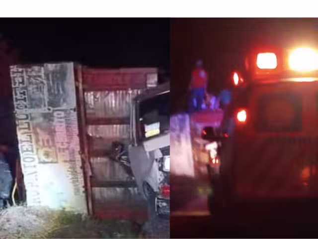 El aparatoso accidente dejó daños materiales en la carretera estatal Tekat-Conkal