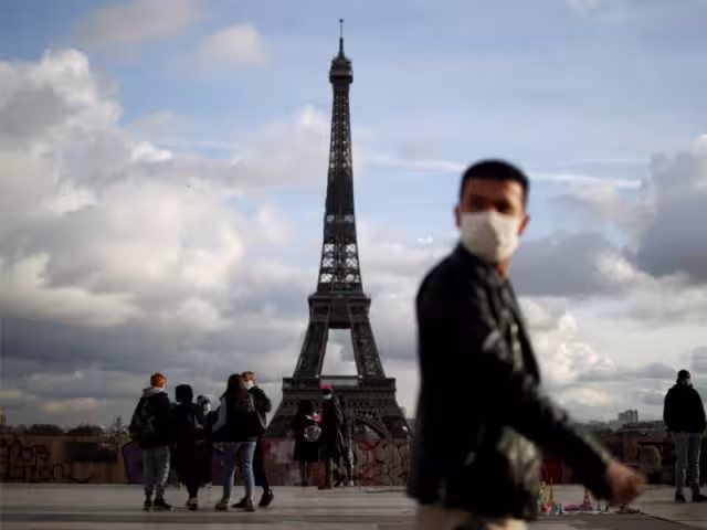 Cualquier visitante debe presentar una prueba de la vacunación completa, un test negativo reciente o un comprobante de inmunización