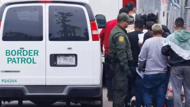 Una niña migrante de ocho años murió bajo custodia de la Guardia Fronteriza estadunidense en Texas.