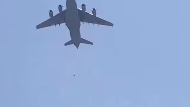 Restos humanos fueron encontrados en el tren de aterrizaje de un avión militar estadounidense que partió de Kabul, Afganistán