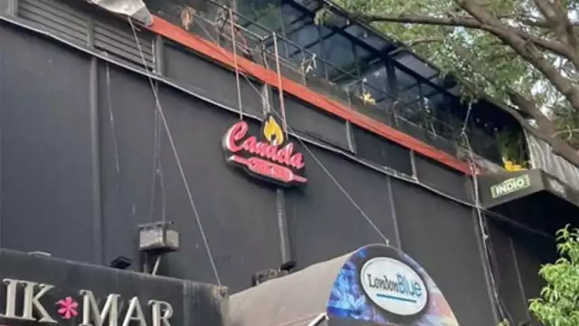 Los policías reportaron que dos hombres fueron heridos de bala; uno de los responsables huyó en una ambulancia