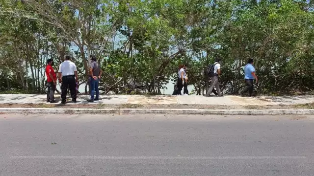 Se trata de un par de boxers, aparentemente de caballero, unos tenis y una toalla deportiva, esta última propiedad de la joven