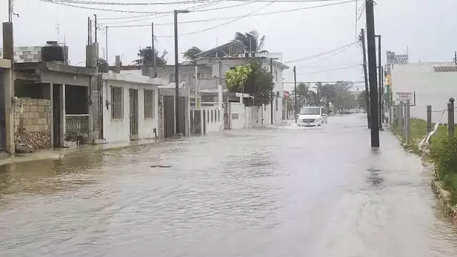 Su movimiento es lento y se espera que avance durante la noche sobre las costas de Yucatán. Foto: Julio Jiménez Mendoza
