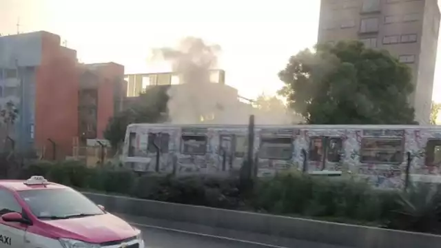 Personal del Metro auxilió a pasajeros para desalojar un convoy y llegar a Villa de Cortés a pie