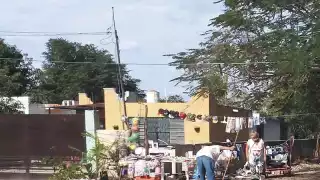 Tianguistas convierten las calles en puestos de venta en Kanasín
