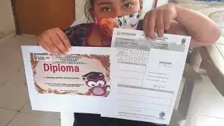 Piden ayuda para niña con escoliosis en Kanasín