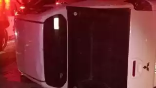 El joven de 17 años quedó prensado dentro de la camioneta