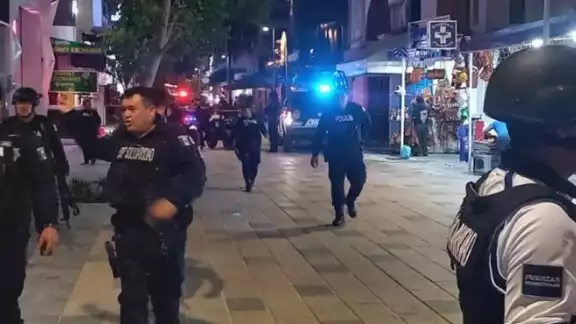 Al momento de apuntar a los empleados, el arma se encasquilló