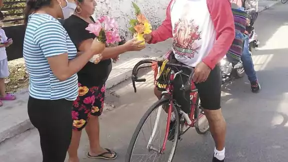 Isidro Poot inició el viaje que le tomará 16 días.