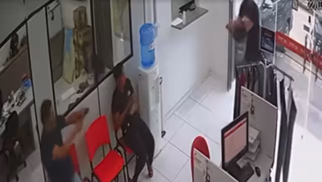 Mujer queda en medio de un tiroteo en Brasil