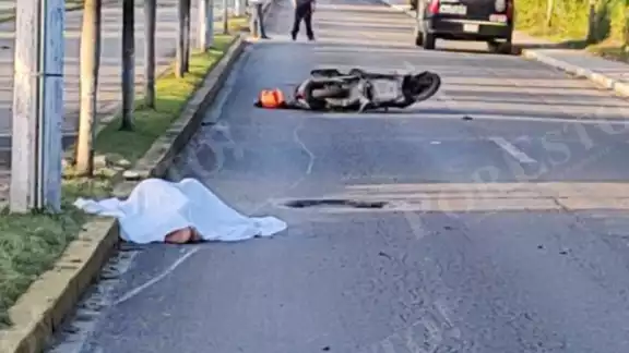 Su acompañante, otra mujer, se debate entre la vida y la muerte