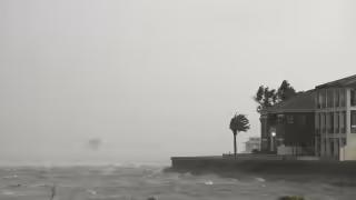 Isaías toca tierra como huracán categoría 2 en la costa de Estados Unidos